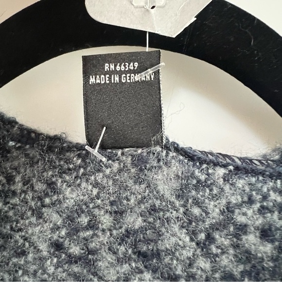 FRAAS WOVEN
ACRYLIC RUANA, New with Tags - Picture 3 of 6